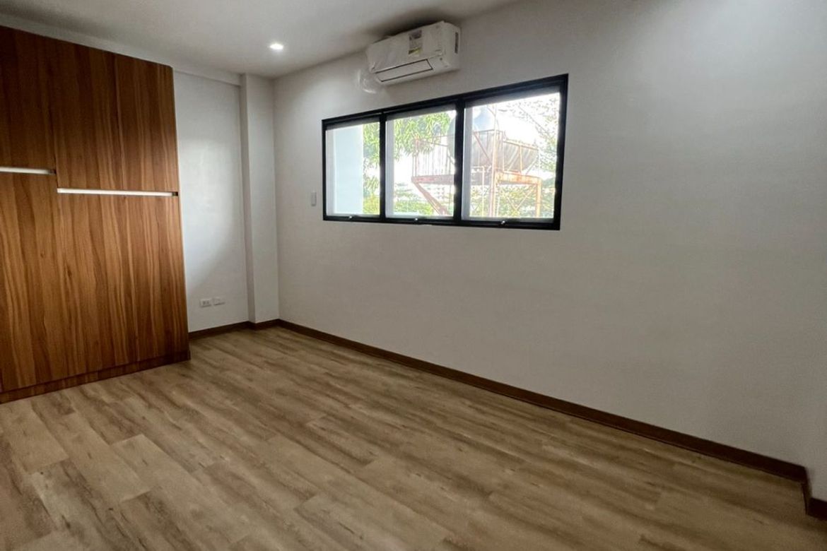 5 Bedroom Townhouse for Sale in Santa Mesa, Manila, Metro Manila near LRT-2 V. Mapa – photo 2