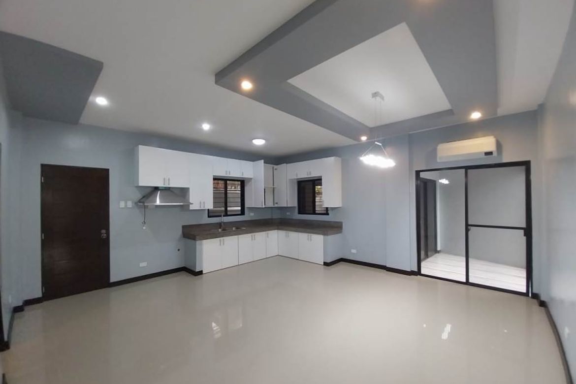 5 Bedroom Townhouse for Sale in Talon Dos, Las Piñas, Metro Manila – photo 7
