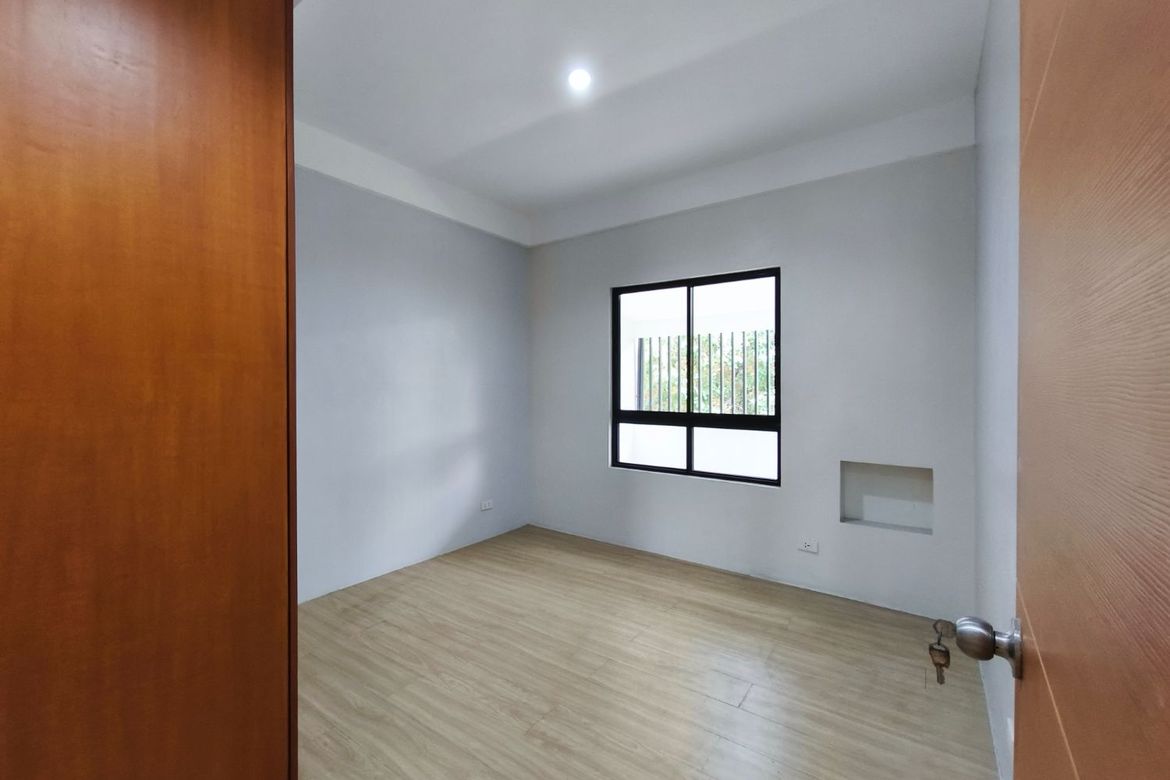 5 Bedroom Townhouse for Sale in Talon Dos, Las Piñas, Metro Manila – photo 7
