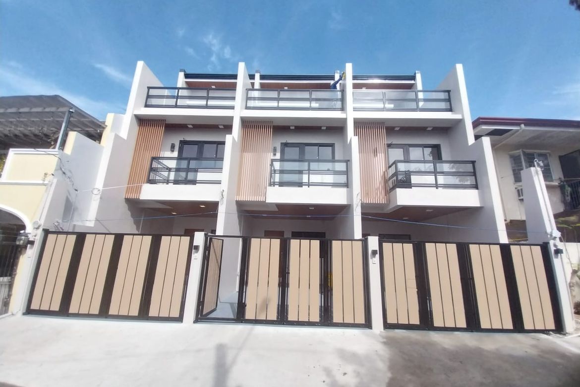 5 Bedroom Townhouse for Sale in Talon Kuatro, Las Piñas, Metro Manila