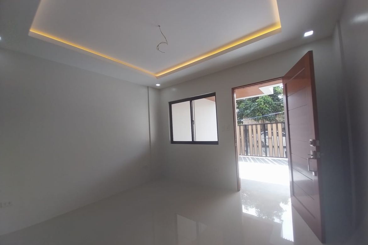 5 Bedroom Townhouse for Sale in Talon Kuatro, Las Piñas, Metro Manila – photo 4