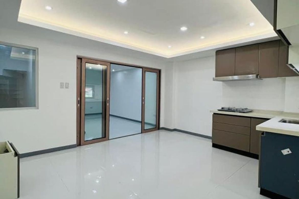 5 Bedroom Townhouse for Sale in Tambo, Parañaque, Metro Manila – photo 4