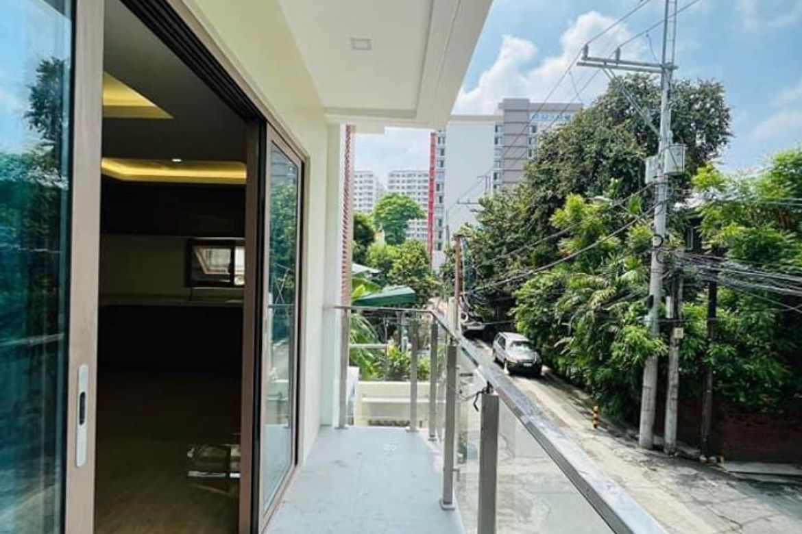 5 Bedroom Townhouse for Sale in Tambo, Parañaque, Metro Manila – photo 8