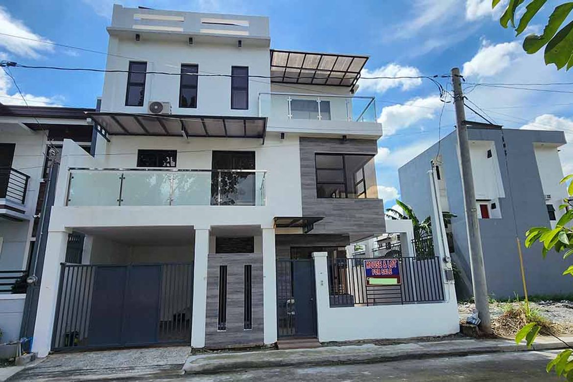 5 Bedroom Townhouse for Sale in Tandang Sora, Quezon City, Metro Manila – photo 2
