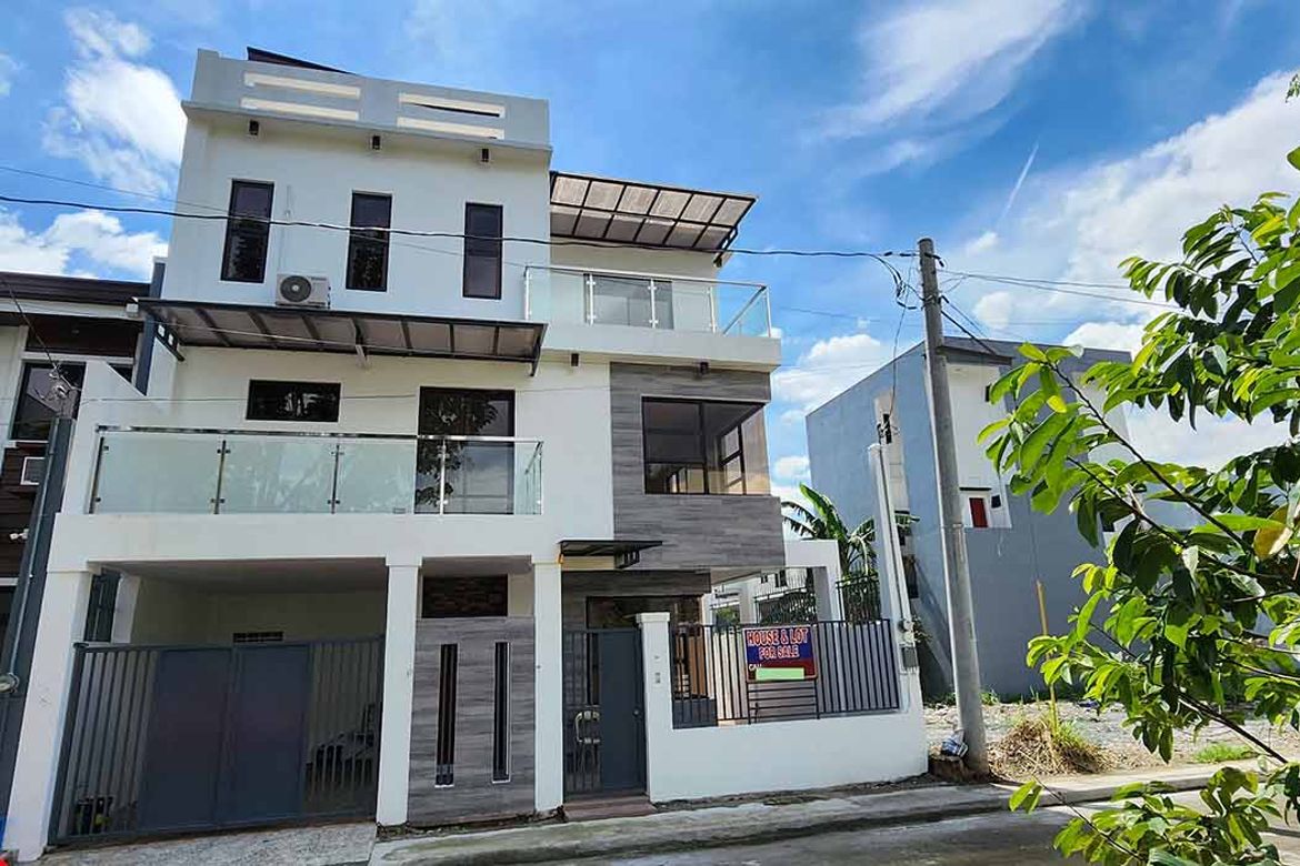 5 Bedroom Townhouse for Sale in Tandang Sora, Quezon City, Metro Manila – photo 3