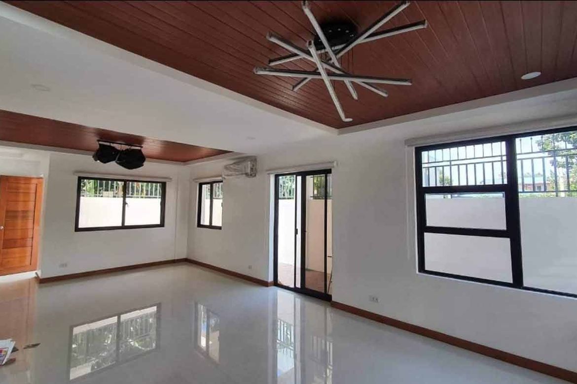 5 Bedroom Townhouse for Sale in Tandang Sora, Quezon City, Metro Manila – photo 4