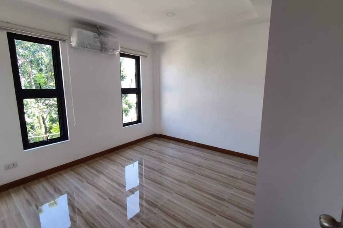 5 Bedroom Townhouse for Sale in Tandang Sora, Quezon City, Metro Manila – photo 8