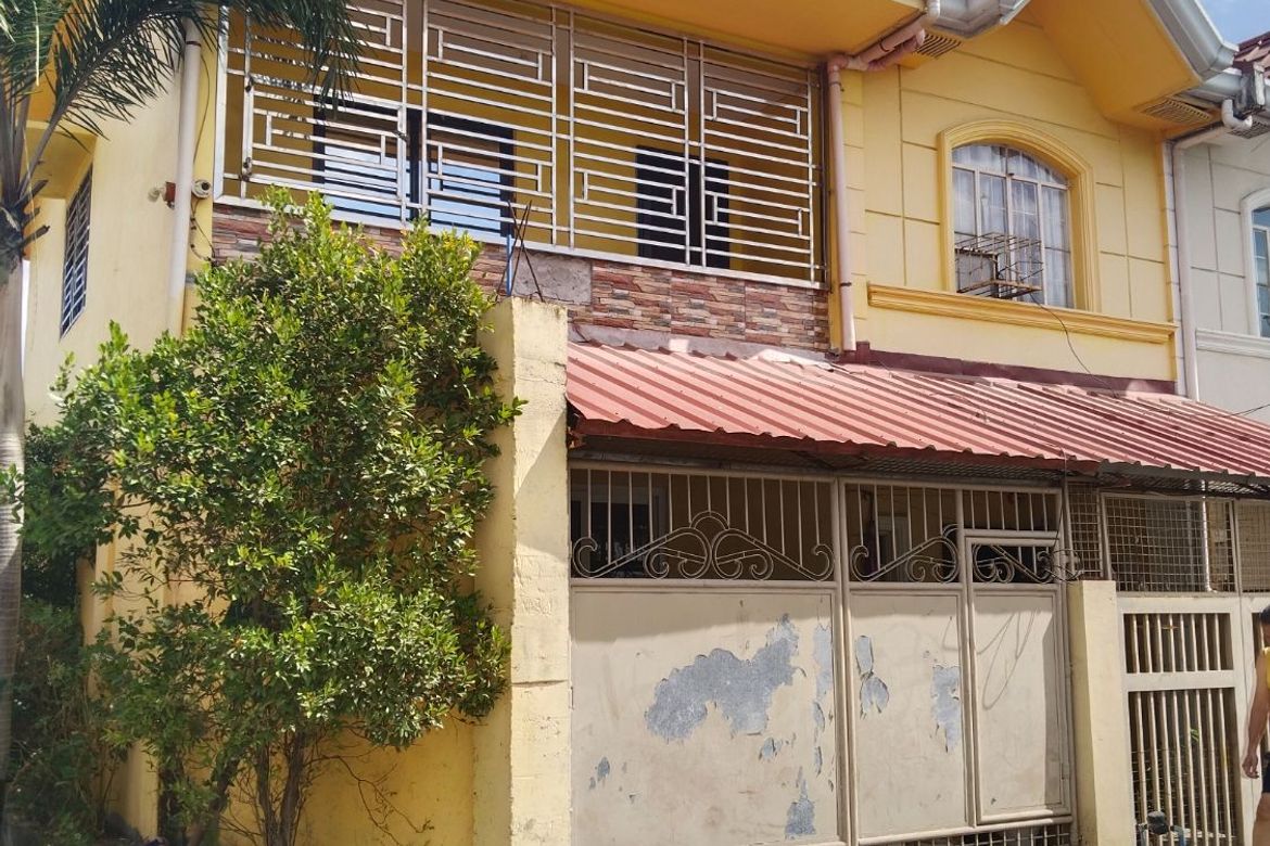 5 Bedroom Townhouse for Sale in Telabastagan, San Fernando, Pampanga