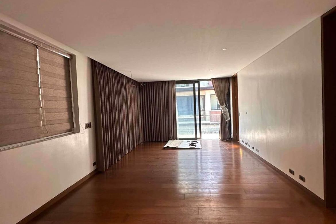 5 Bedroom Townhouse for Sale in Ugong, Pasig, Metro Manila