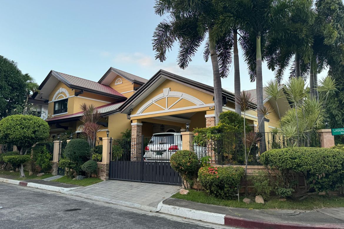 5 Bedroom Villa for Sale in BF Homes, Parañaque, Metro Manila – photo 2
