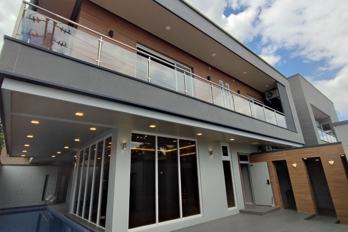 5 Bedroom Villa for Sale in Cutcut, Angeles, Pampanga