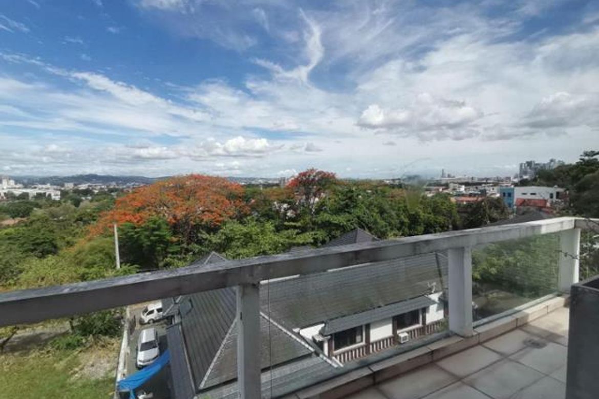5 Bedroom Villa for Sale in LOYOLA GRAND VILLAS, Ramon Magsaysay, Quezon City, Metro Manila near LRT-1 Roosevelt – photo 5
