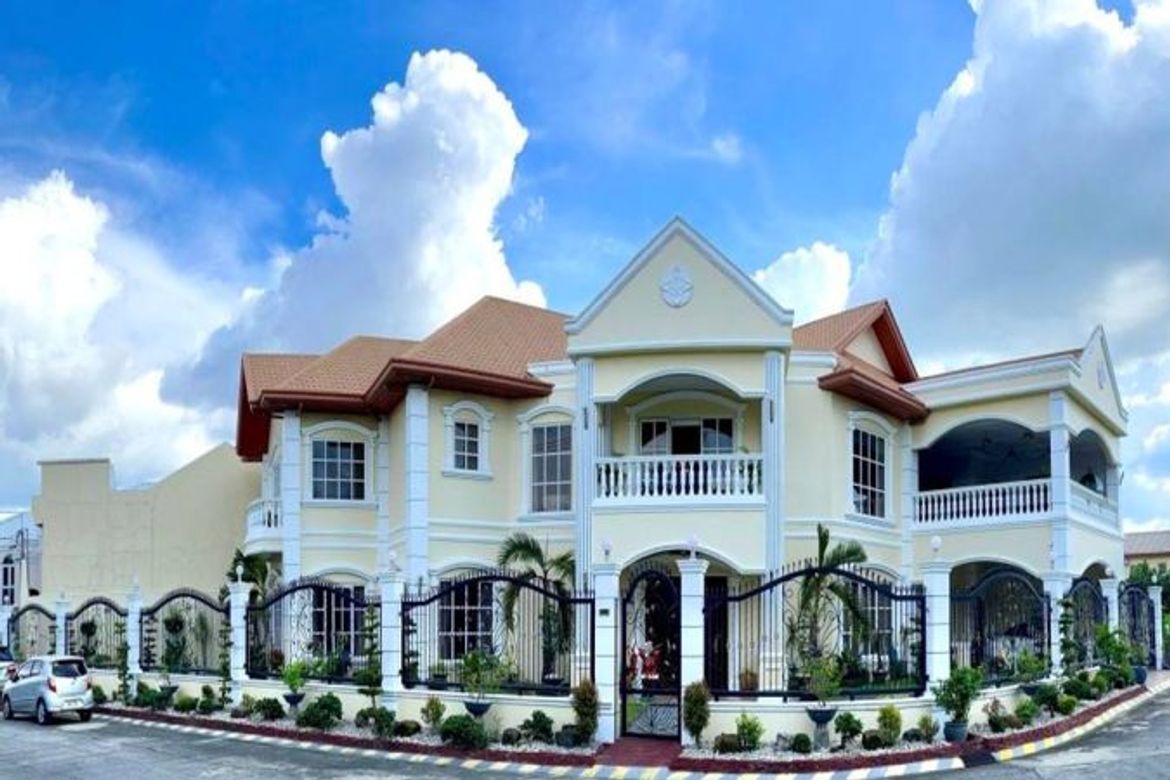 5 Bedroom Villa for Sale in Pampang, Angeles, Pampanga