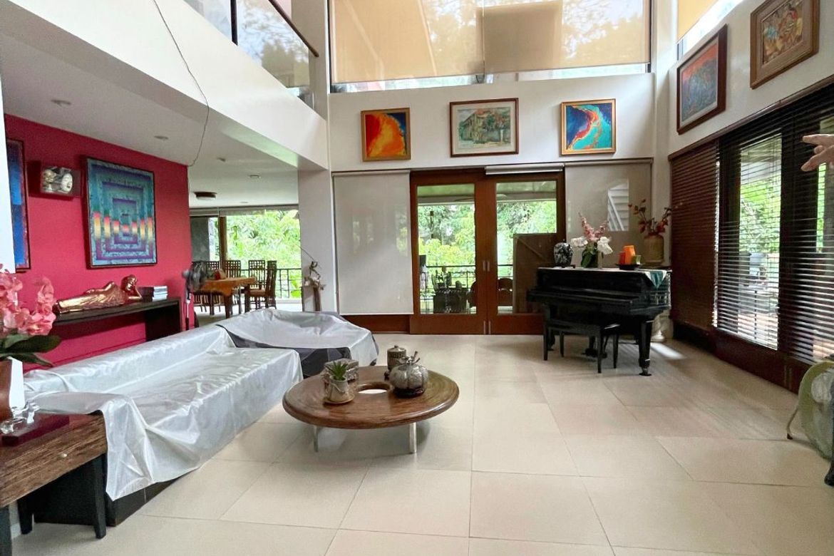 5 Bedroom Villa for Sale in Pansol, Quezon City, Metro Manila