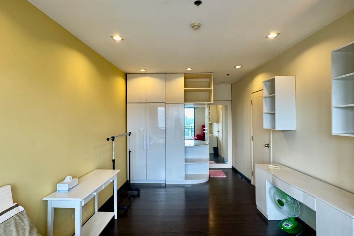 54 Bedroom Condo for Sale in Poblacion, Makati, Metro Manila – photo 7