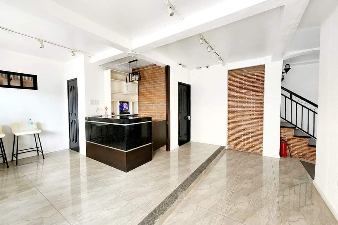 6 Bedroom Commercial for Sale in Anunas, Angeles, Pampanga – photo 4