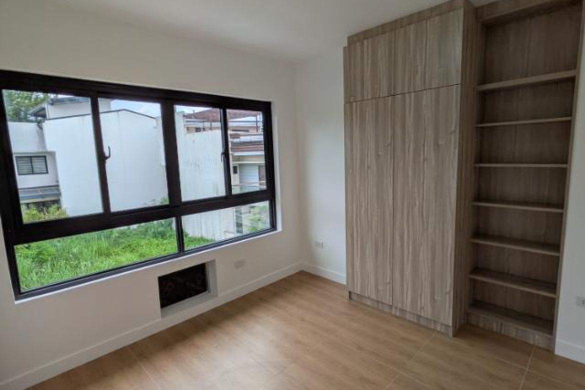 6 Bedroom Condo for Sale in San Isidro, Cainta, Rizal