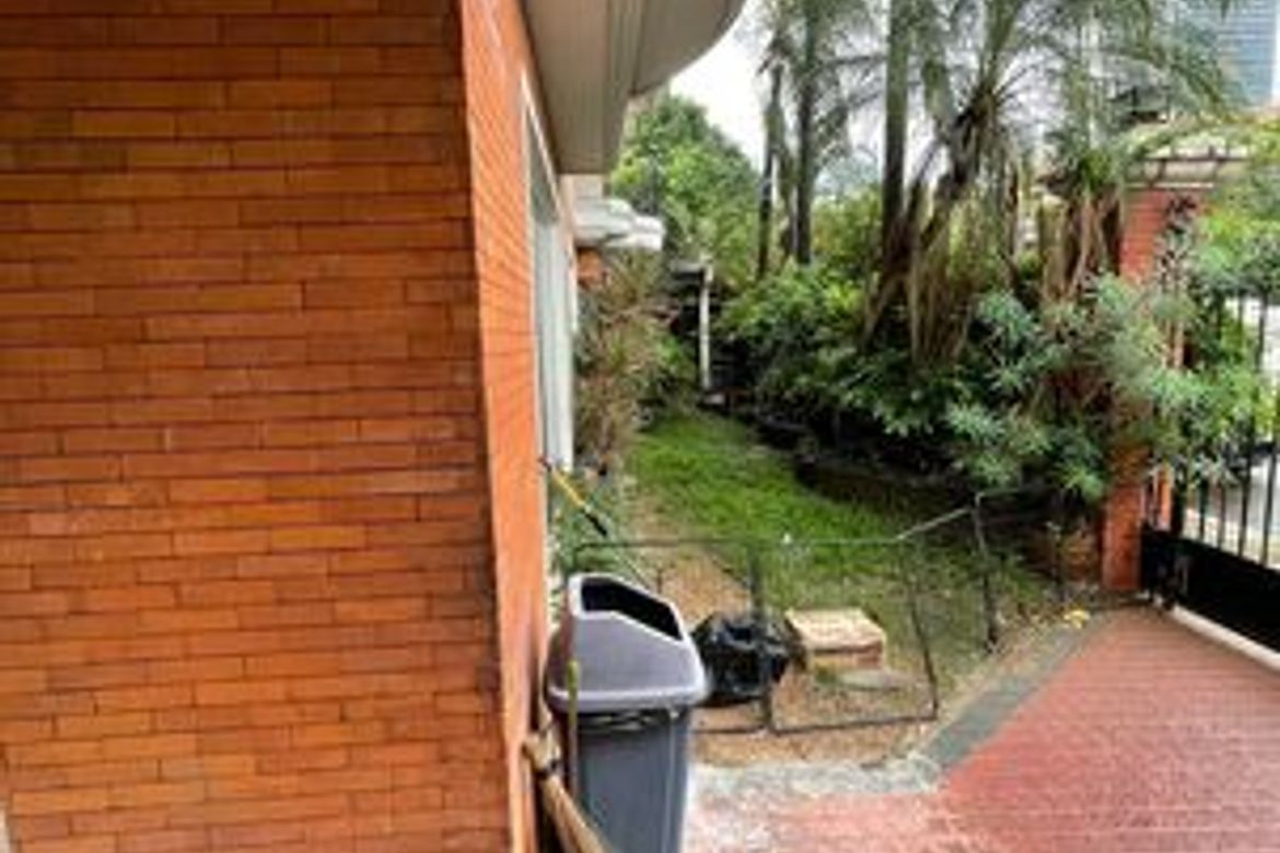 6 Bedroom House for Rent in Bagumbayan, Quezon City, Metro Manila photo 4
