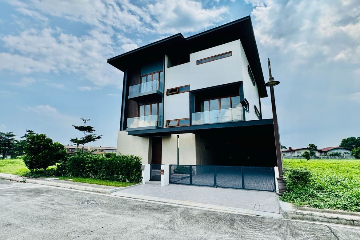 6 Bedroom House for Sale in Almanza Dos, Las Piñas, Metro Manila – photo 3