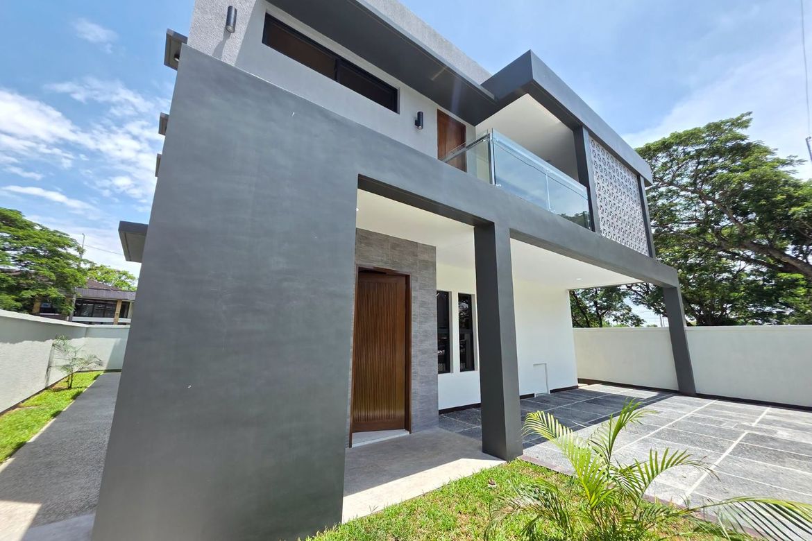 6 Bedroom House for Sale in Anabu II-D, Imus, Cavite – photo 6