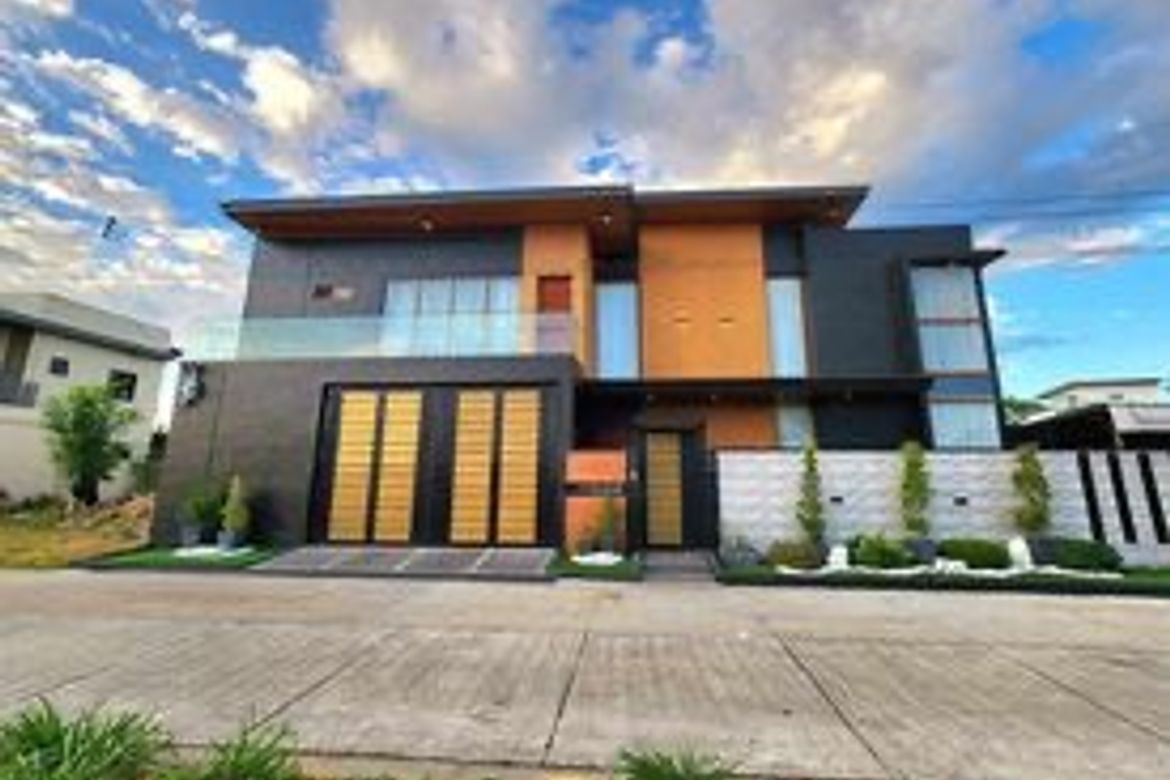 6 Bedroom House for Sale in Angeles, Pampanga