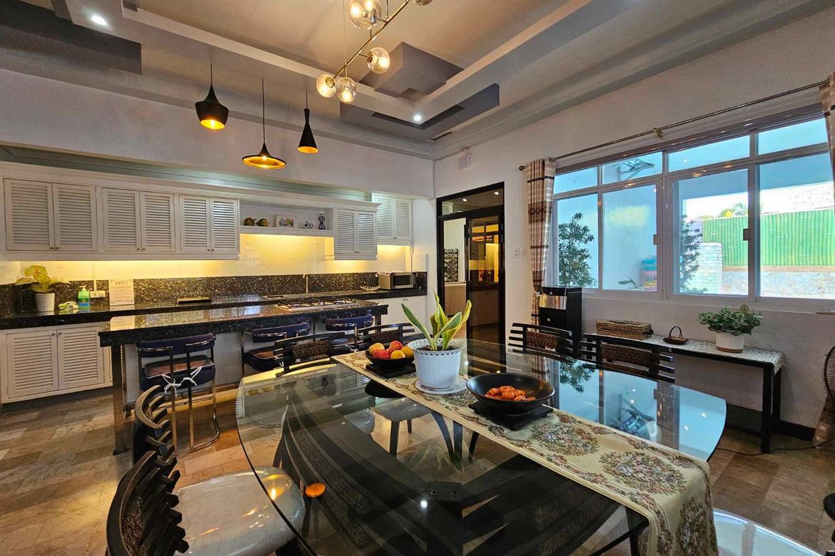 6 Bedroom House for Sale in Angeles, Pampanga – photo 3