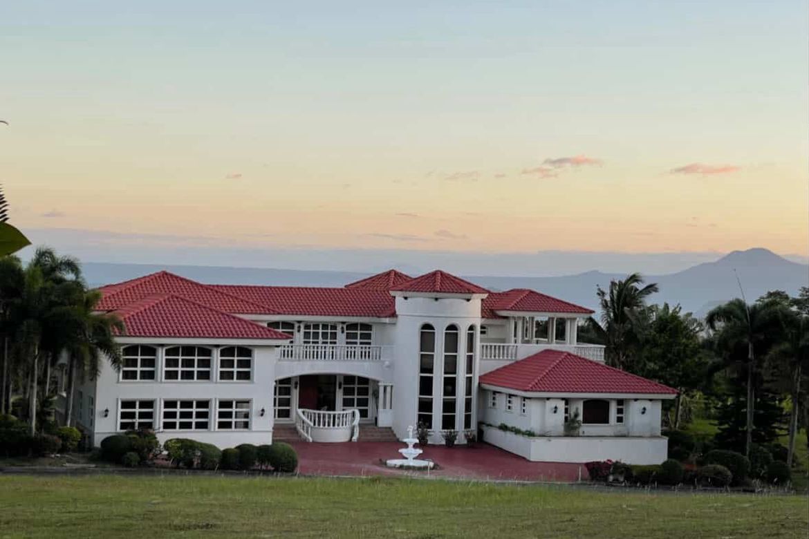6 Bedroom House for Sale in Aya, Talisay, Batangas