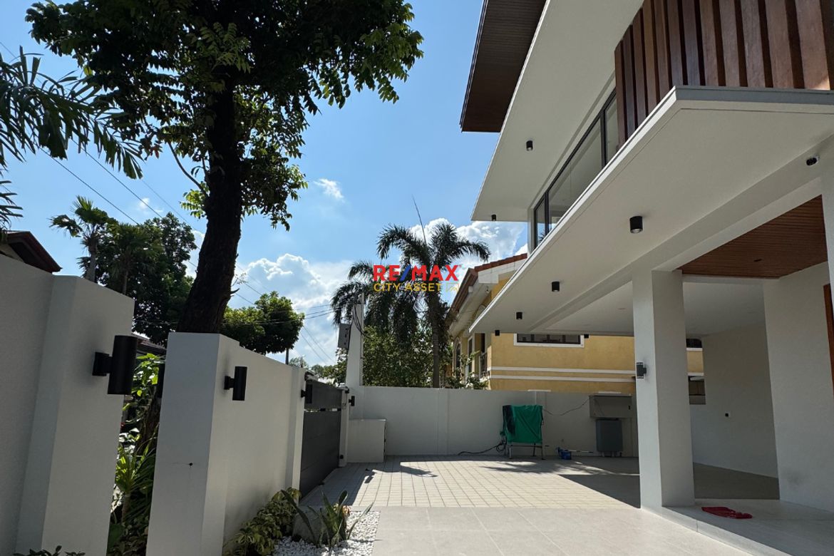 6 Bedroom House for Sale in Ayala Alabang Village, New Alabang Village, Muntinlupa, Metro Manila – photo 2