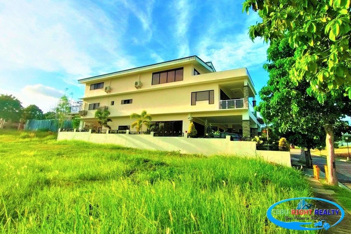 6 Bedroom House for Sale in Bacayan, Cebu City, Cebu