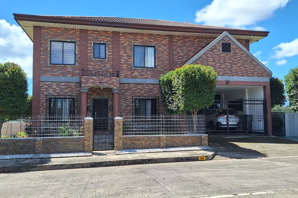 6 Bedroom House for Sale in Bago Oshiro, Davao City, Davao del Sur