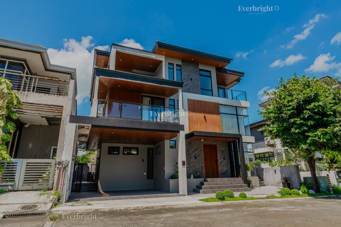 6 Bedroom House for Sale in Bali Mansions, Inchican, Silang, Cavite