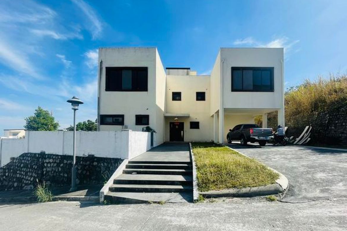 6 Bedroom House for Sale in Balibago, Angeles, Pampanga