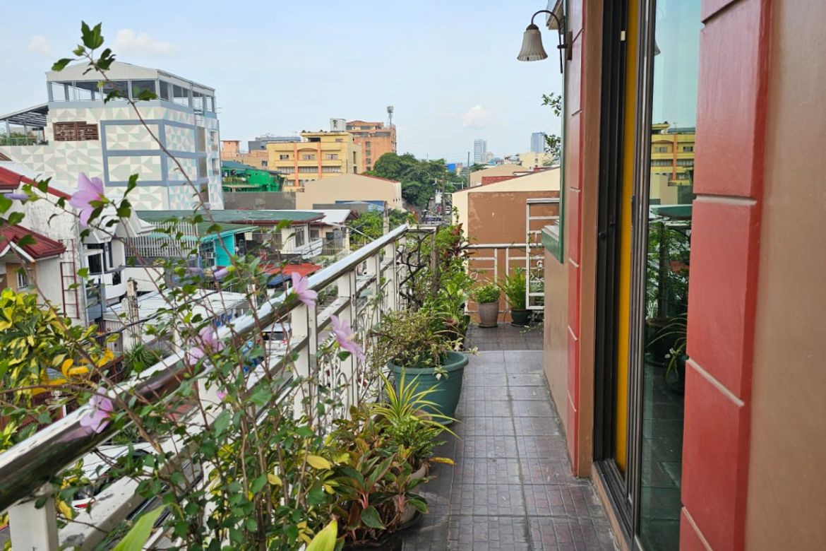 6 Bedroom House for Sale in Balingasa, Quezon City, Metro Manila near LRT-1 Balintawak – photo 2