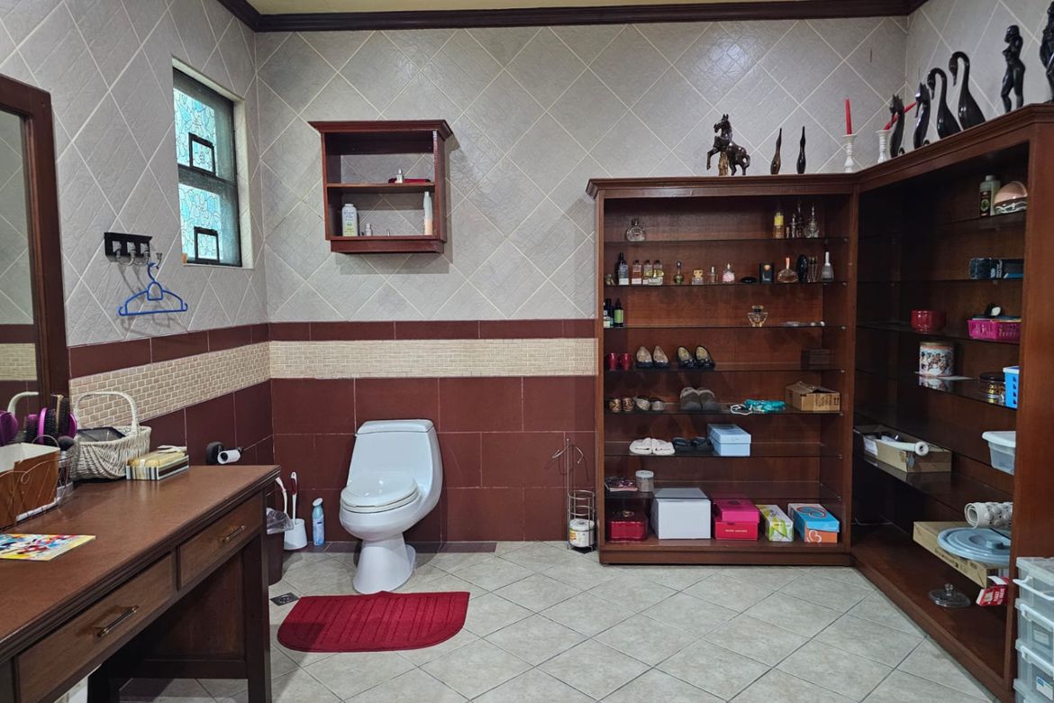 6 Bedroom House for Sale in Balingasa, Quezon City, Metro Manila near LRT-1 Balintawak – photo 8