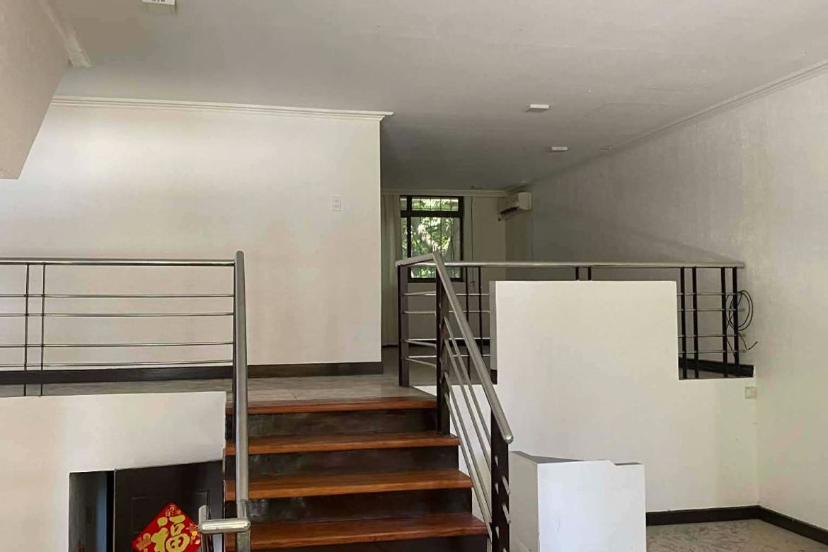 6 Bedroom House for Sale in Barangay 76, Pasay, Metro Manila near LRT-1 EDSA – photo 5