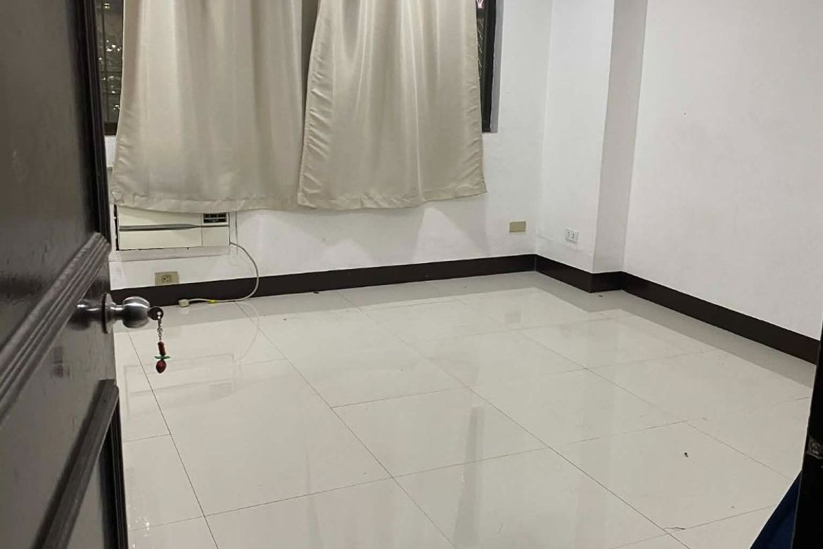 6 Bedroom House for Sale in Barangay 76, Pasay, Metro Manila near LRT-1 EDSA – photo 7