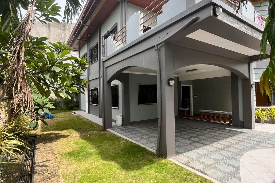 6 Bedroom House for Sale in Basak, Mandaue, Cebu