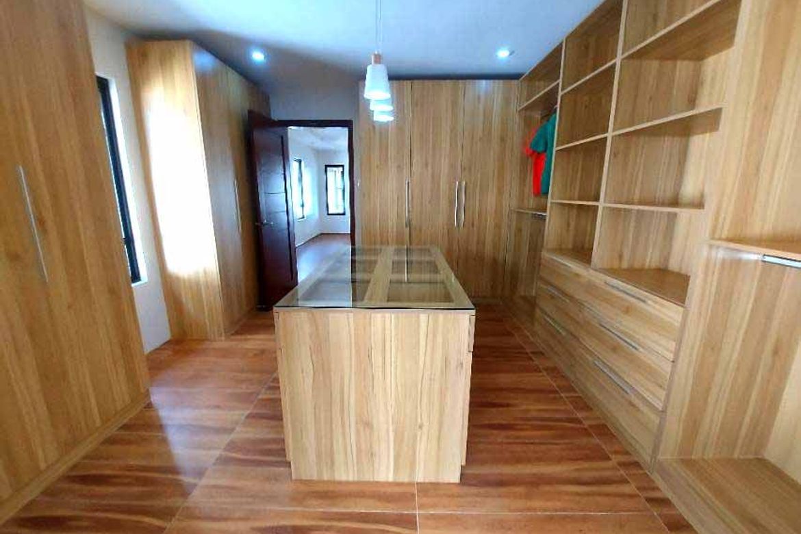 6 Bedroom House for Sale in Batasan Hills, Quezon City, Metro Manila – photo 7