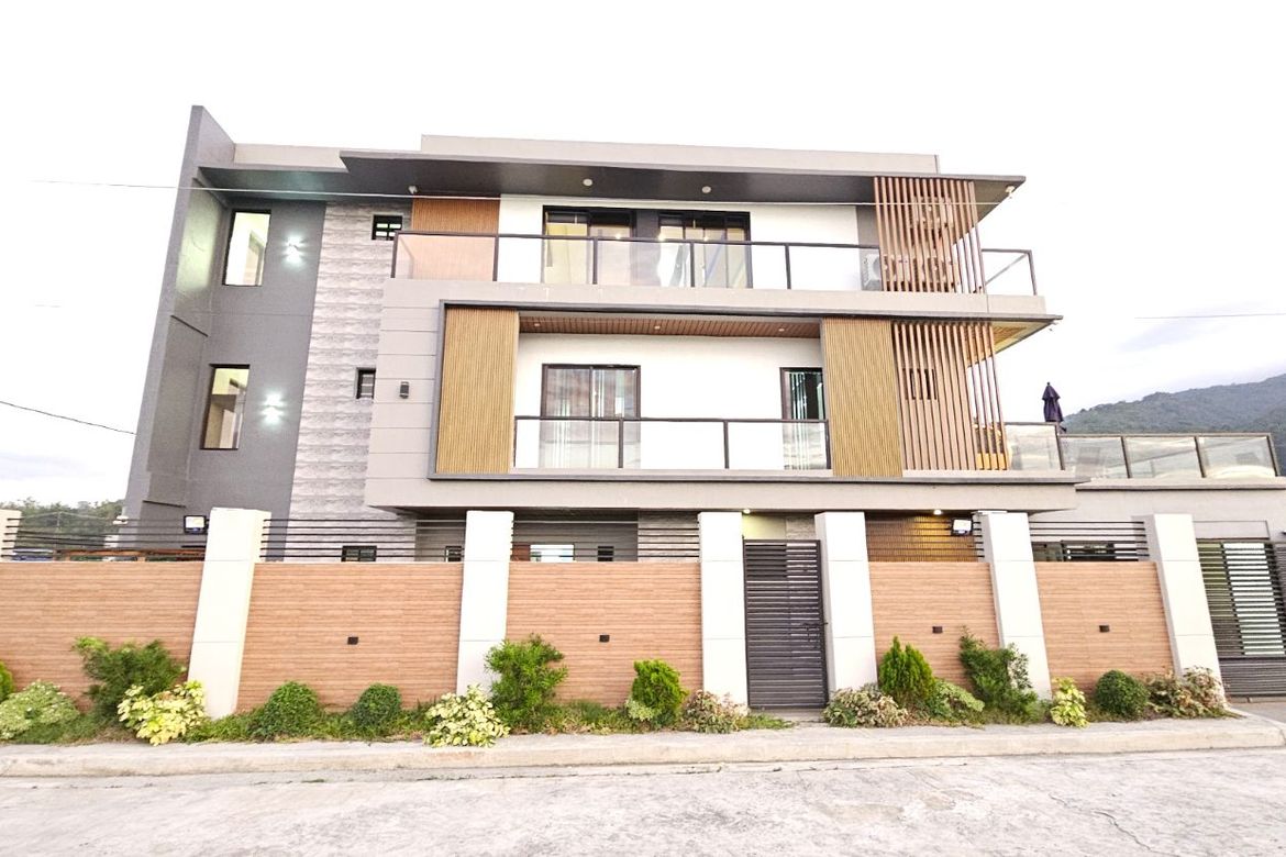 6 Bedroom House for Sale in Batong Malake, Los Baños, Laguna