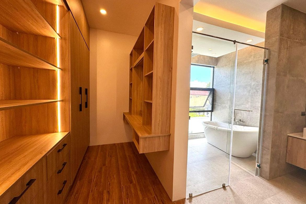 6 Bedroom House for Sale in BF Homes Parañaque, BF Homes, Parañaque, Metro Manila – photo 6