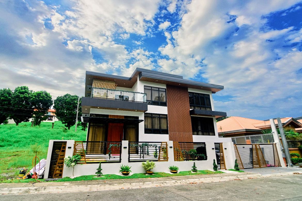 6 Bedroom House for Sale in Cabilang Baybay, Carmona, Cavite