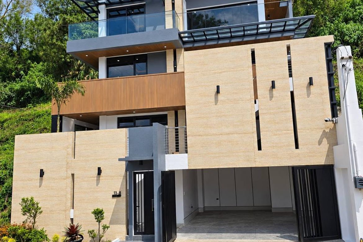 6 Bedroom House for Sale in Camp 7, Baguio, Benguet