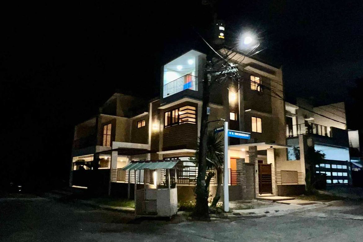 6 Bedroom House for Sale in Commonwealth, Quezon City, Metro Manila – photo 4