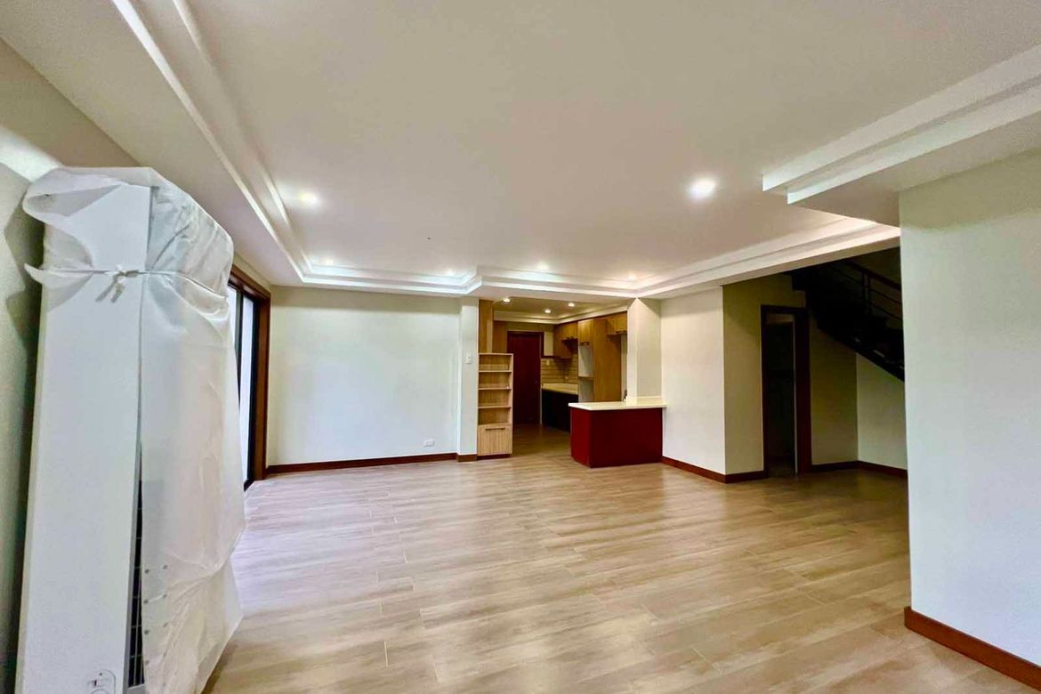 6 Bedroom House for Sale in Commonwealth, Quezon City, Metro Manila – photo 6