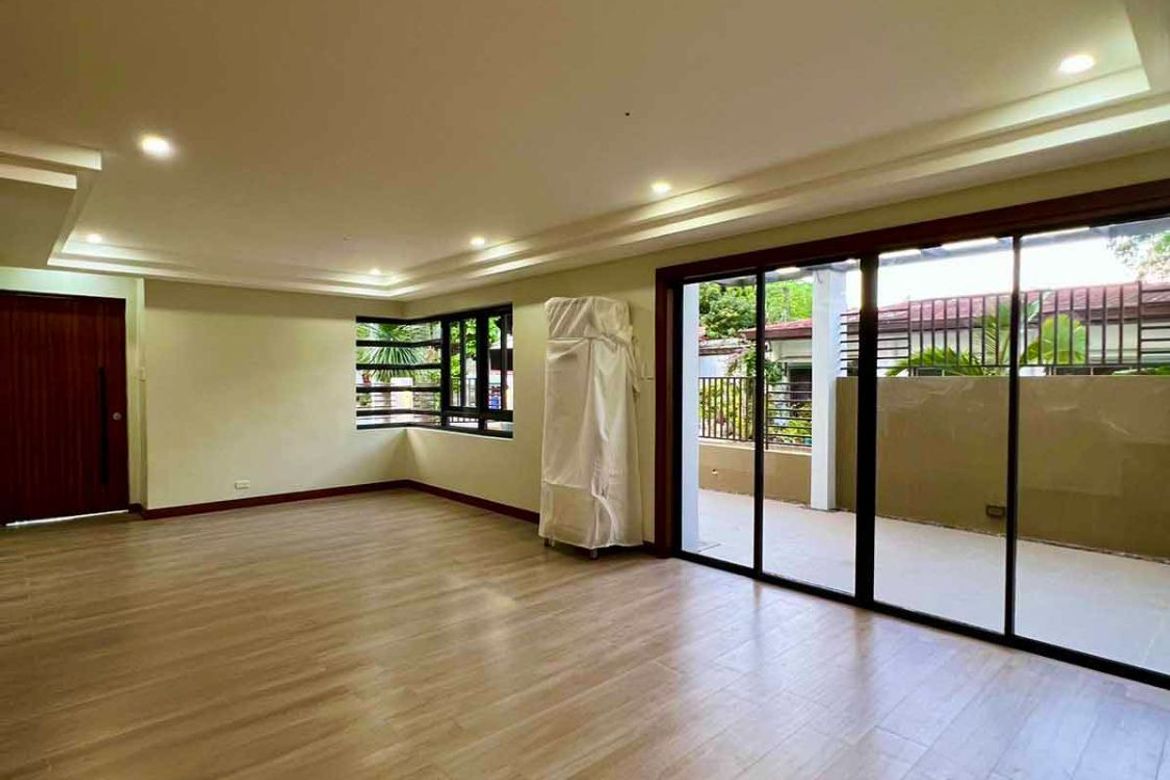 6 Bedroom House for Sale in Commonwealth, Quezon City, Metro Manila – photo 7