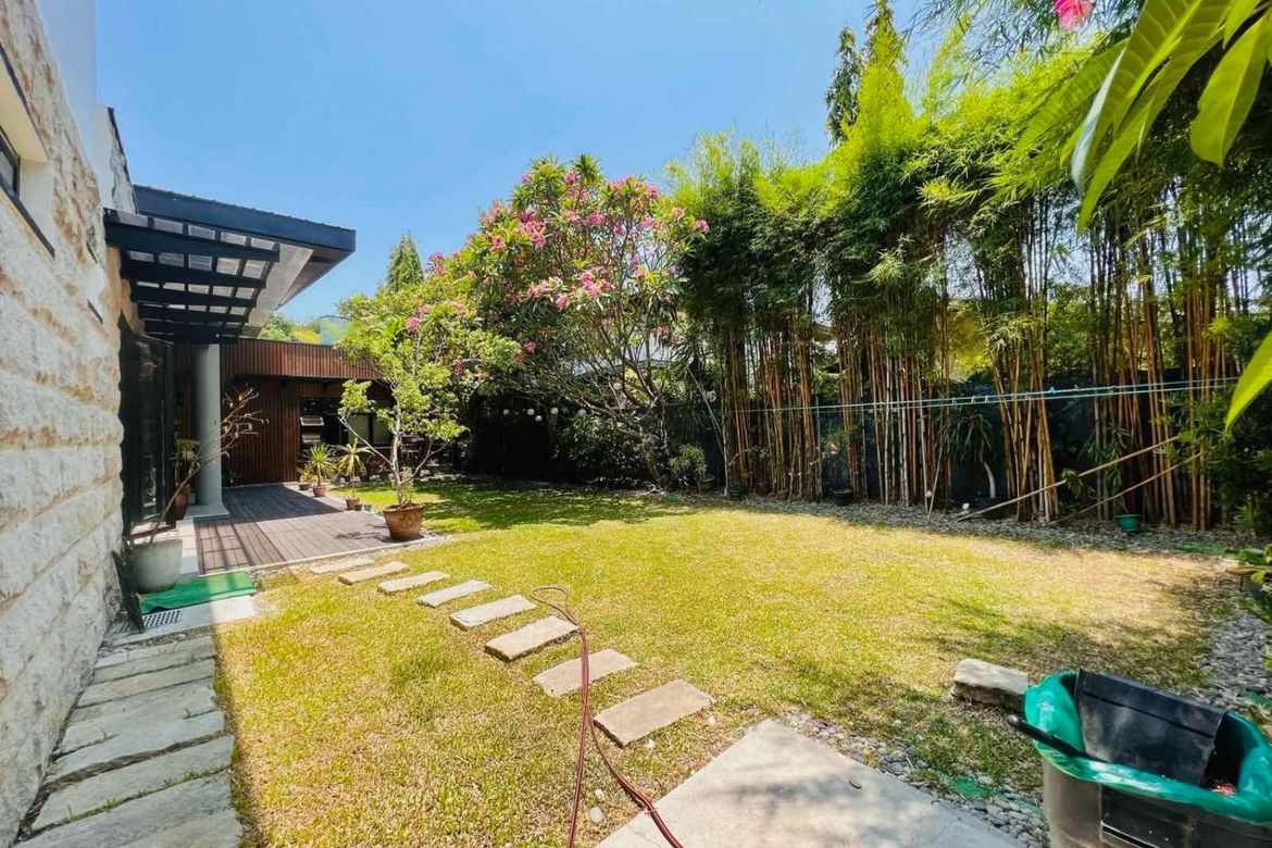 6 Bedroom House for Sale in Cupang, Muntinlupa, Metro Manila