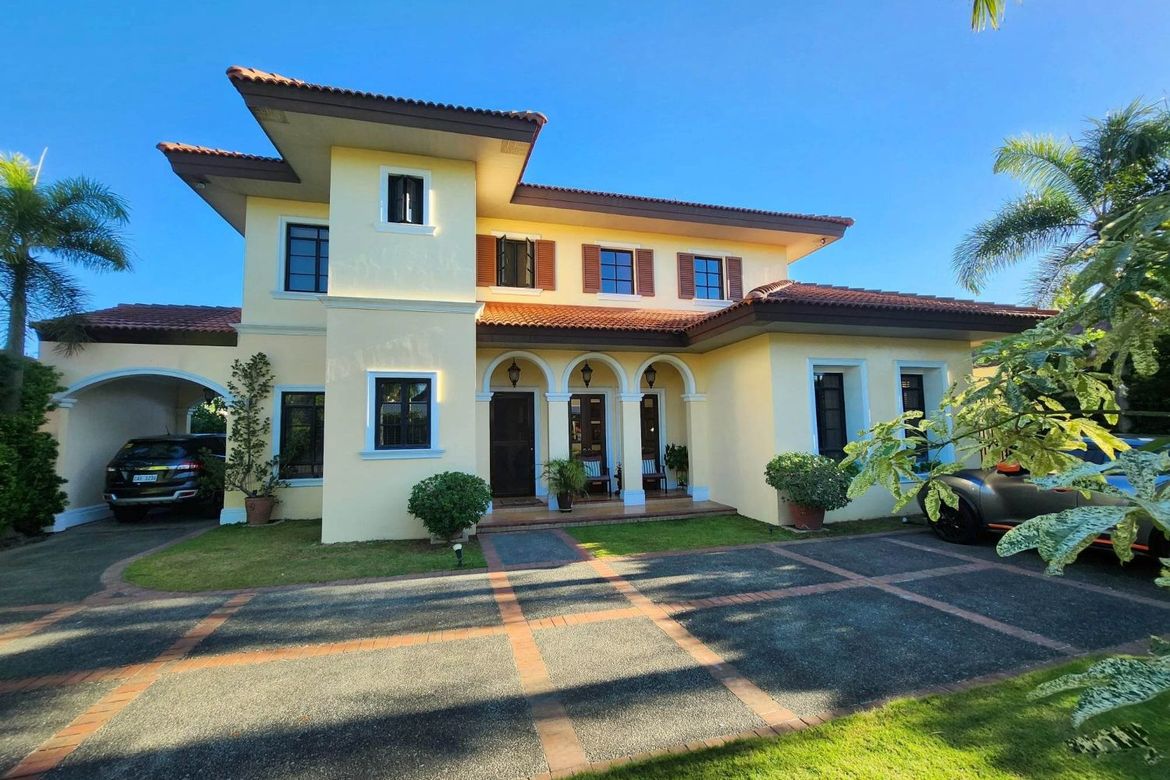 6 Bedroom House for Sale in Cutcut, Angeles, Pampanga