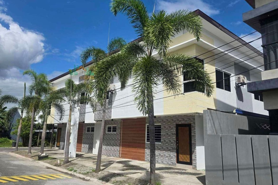 6 Bedroom House for Sale in Cutcut, Angeles, Pampanga
