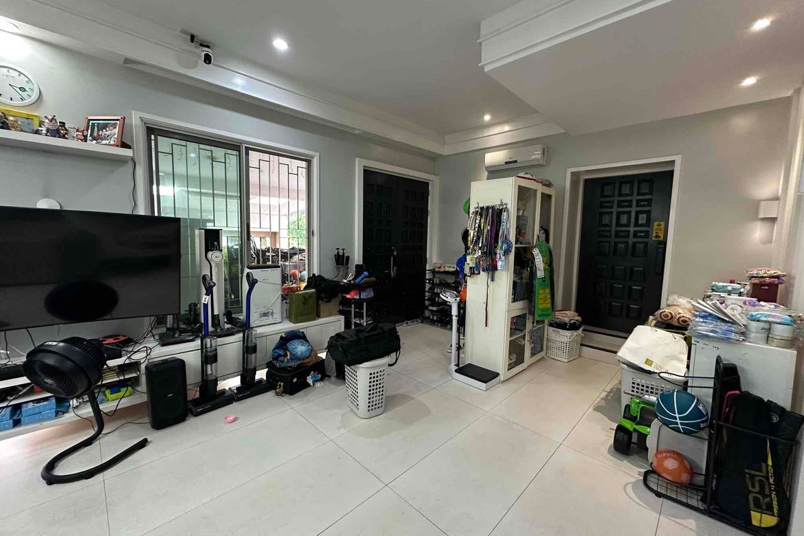 6 Bedroom House for Sale in Damayang Lagi, Quezon City, Metro Manila near LRT-2 J. Ruiz – photo 4