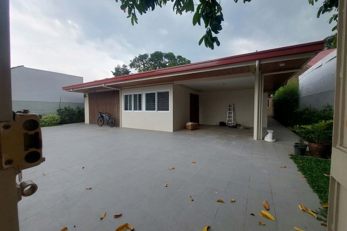 6 Bedroom House for Sale in Fairview, Quezon City, Metro Manila